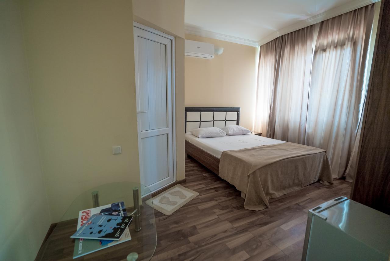 Hotel Dadiani Batoemi Buitenkant foto